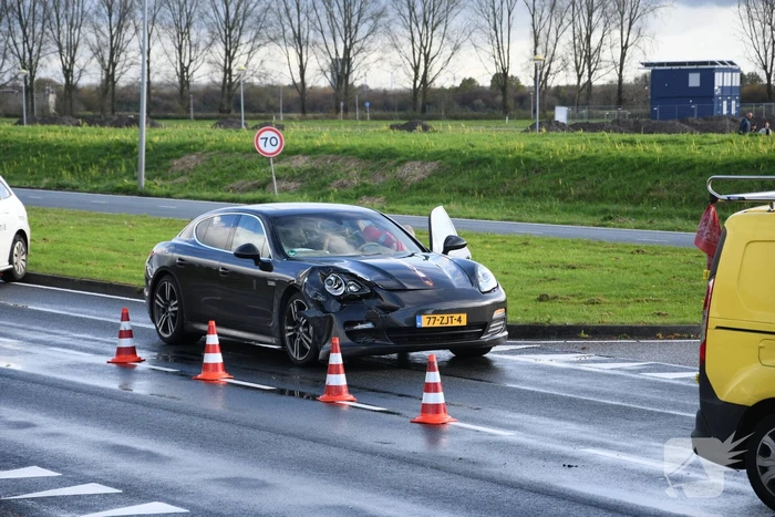 Fikse schade bij botsing tussen porsche en bestelbus