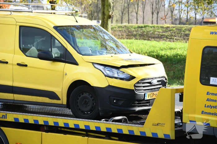 Fikse schade bij botsing tussen porsche en bestelbus