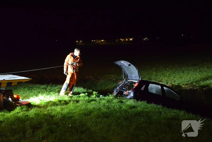 Automobilist belandt in sloot