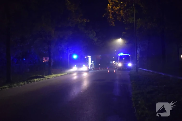 Brand verwoest schuur, brandweer spaart woning
