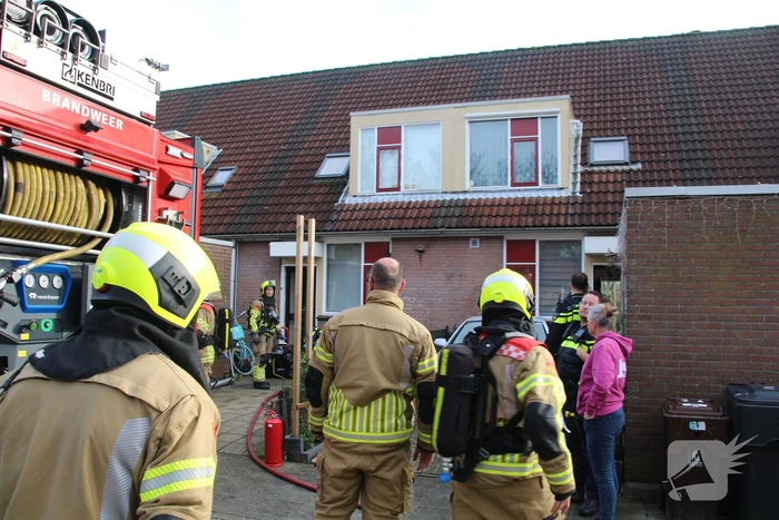 Hevige brand in keuken van woning
