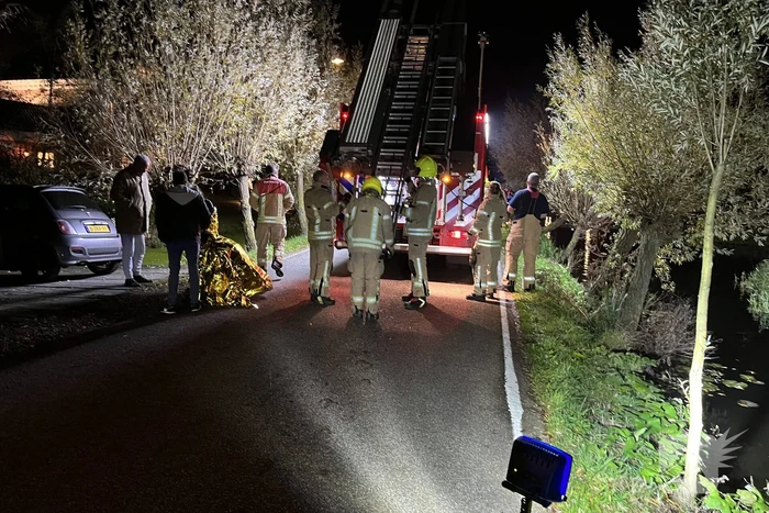 Uber belandt in water na ongeval