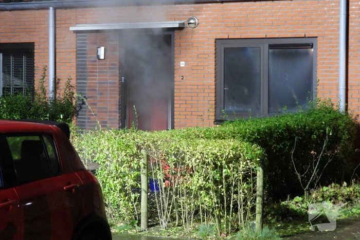 Brandweer redt kat uit brandende woning
