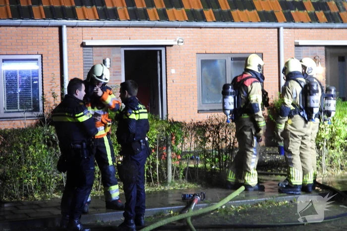 Brandweer redt kat uit brandende woning
