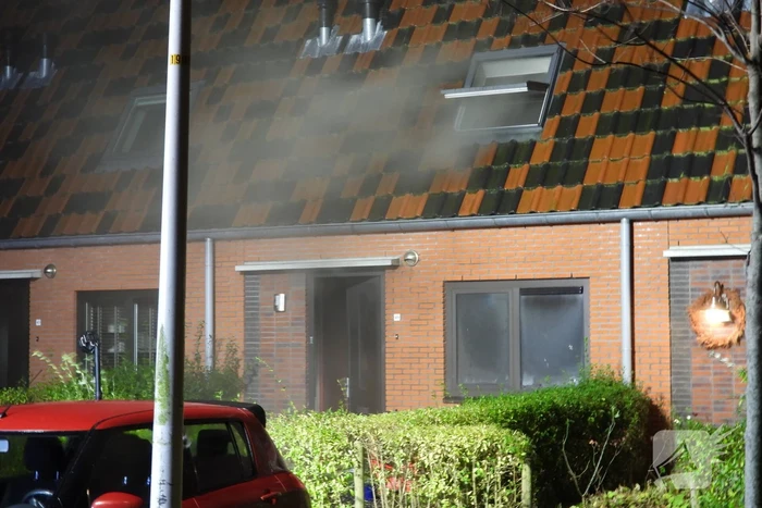 Brandweer redt kat uit brandende woning