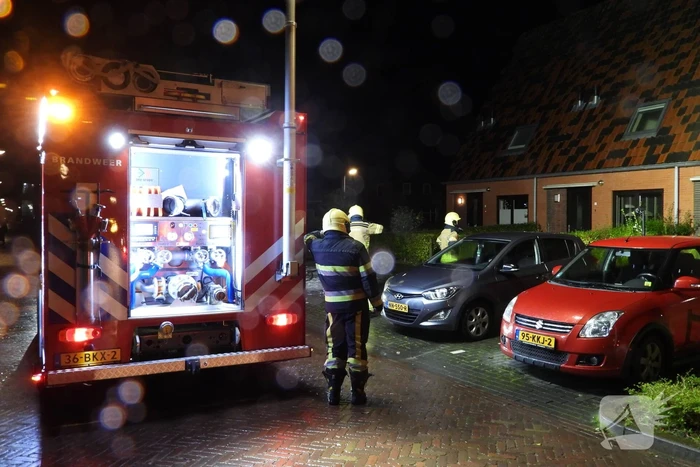 Brandweer redt kat uit brandende woning