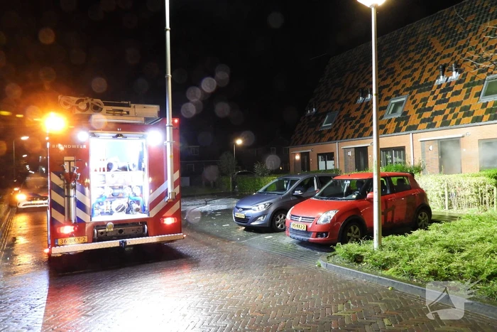 Brandweer redt kat uit brandende woning