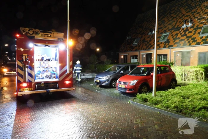 Brandweer redt kat uit brandende woning