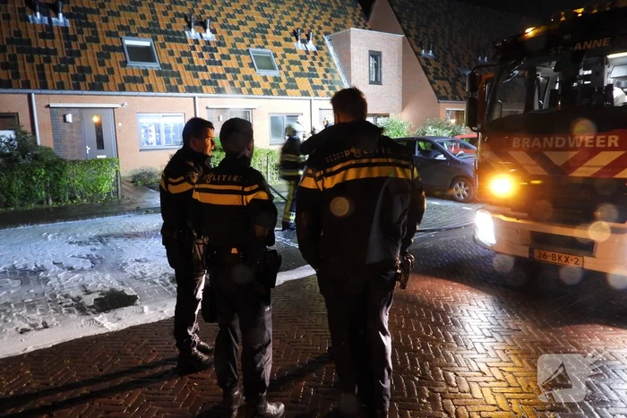 Brandweer redt kat uit brandende woning