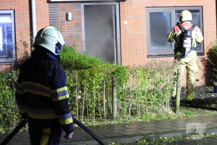 Brandweer redt kat uit brandende woning