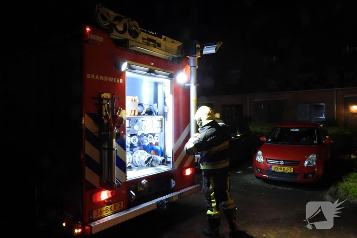Brandweer redt kat uit brandende woning