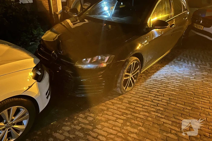 Politie ramt voertuig om achtervolging te stoppen