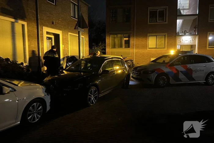 Politie ramt voertuig om achtervolging te stoppen