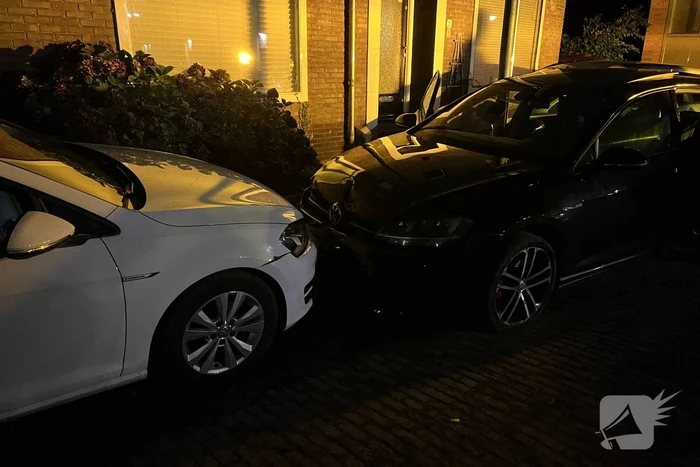 Politie ramt voertuig om achtervolging te stoppen