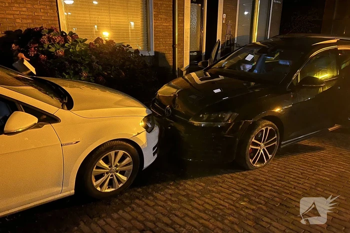 Politie ramt voertuig om achtervolging te stoppen