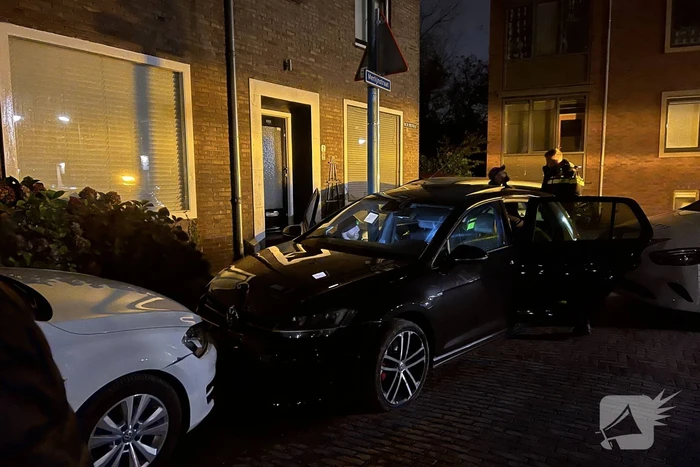 Politie ramt voertuig om achtervolging te stoppen