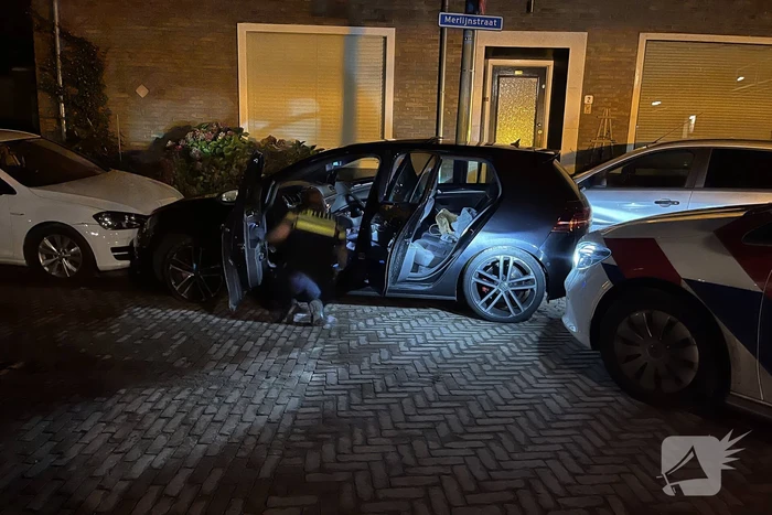 Politie ramt voertuig om achtervolging te stoppen