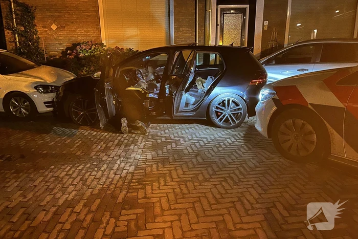 Politie ramt voertuig om achtervolging te stoppen