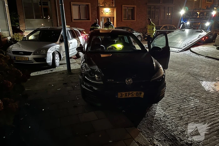 Politie ramt voertuig om achtervolging te stoppen
