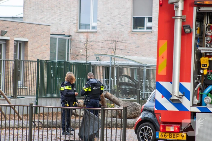 Man met verward gedrag stormt basisschool binnen