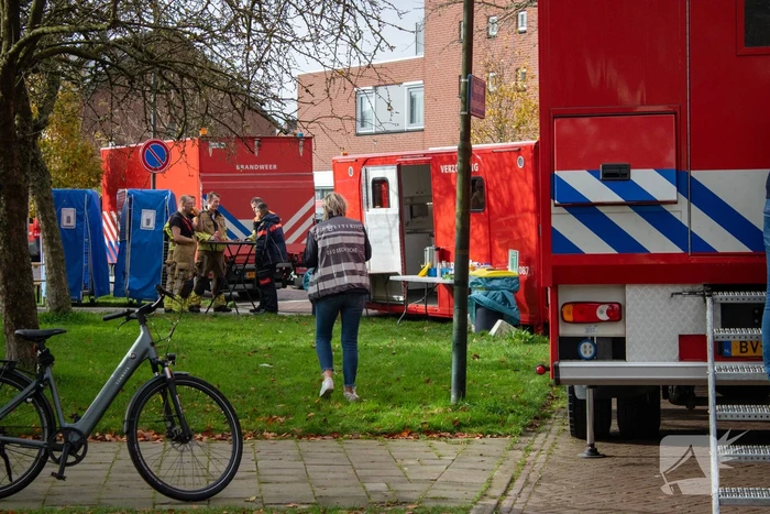 Man met verward gedrag stormt basisschool binnen