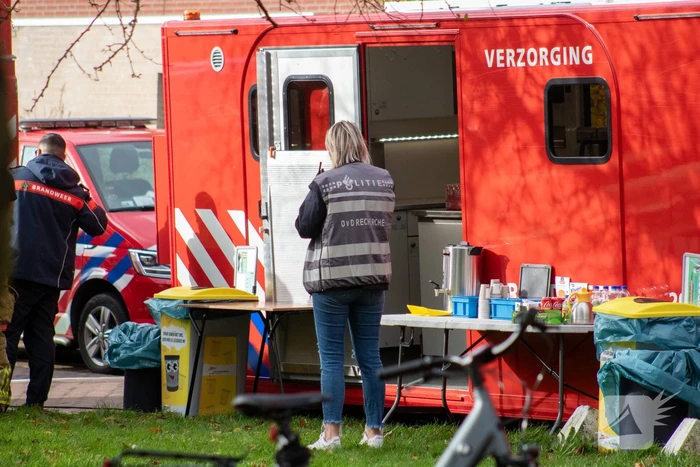 Man met verward gedrag stormt basisschool binnen