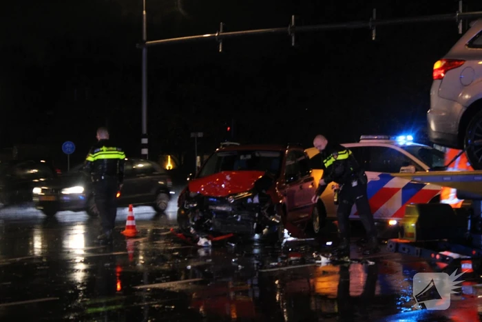 Gewonde en ravage bij frontale botsing