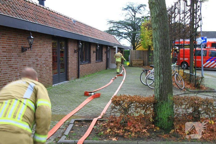 Brandweer pompt ondergelopen kelders leeg