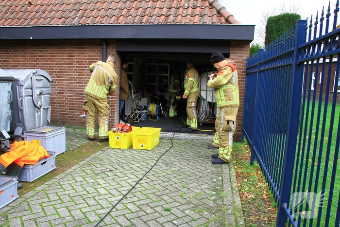 Brandweer pompt ondergelopen kelders leeg