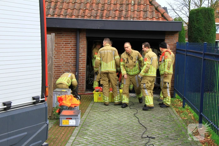 Brandweer pompt ondergelopen kelders leeg
