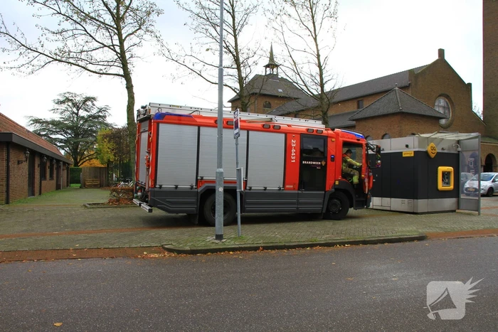Brandweer pompt ondergelopen kelders leeg