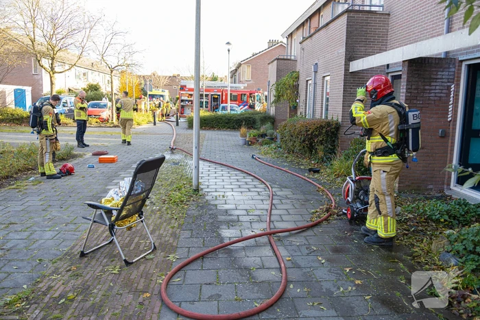 Bewoner uit woning gered tijdens keukenbrand
