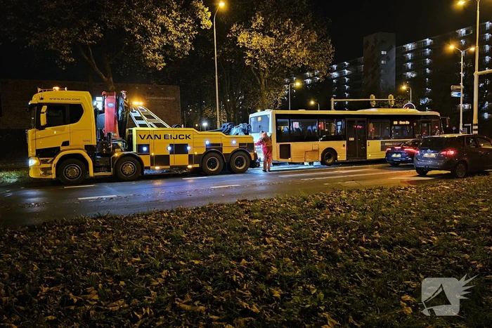 Verkeersopstopping tijdens berging defecte lijnbus