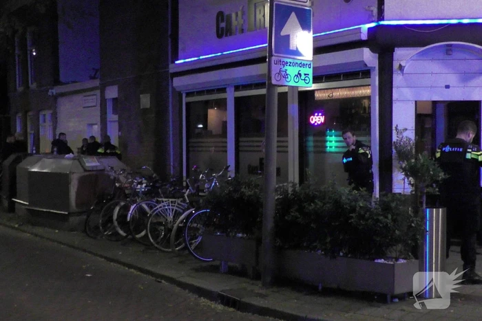 Zwaargewonde na schietpartij in café