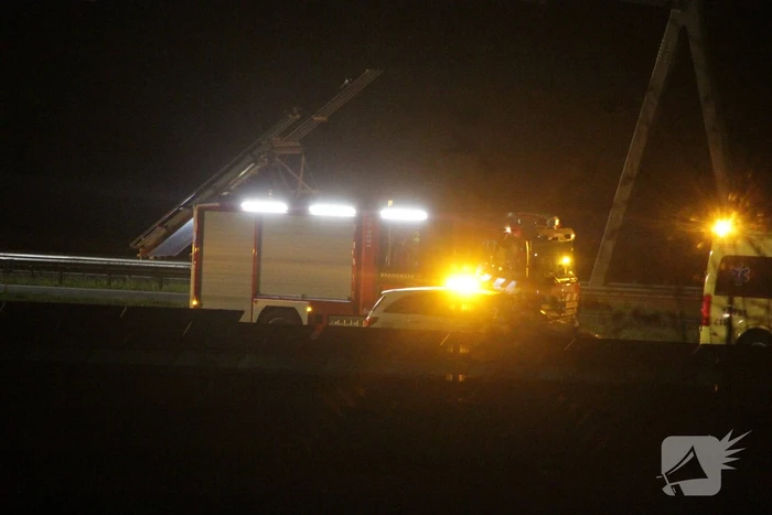 Aanhouding en gewonde nadat auto over de kop slaat