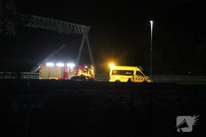 Aanhouding en gewonde nadat auto over de kop slaat
