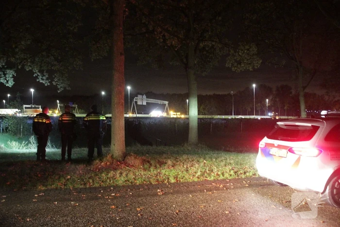 Aanhouding en gewonde nadat auto over de kop slaat