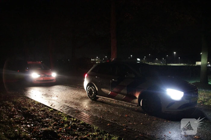 Aanhouding en gewonde nadat auto over de kop slaat