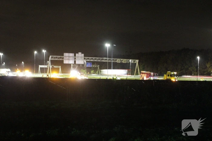 Aanhouding en gewonde nadat auto over de kop slaat