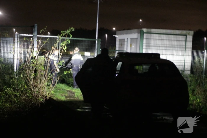 Aanhouding en gewonde nadat auto over de kop slaat