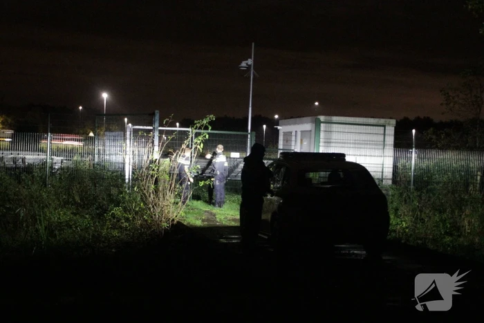 Aanhouding en gewonde nadat auto over de kop slaat