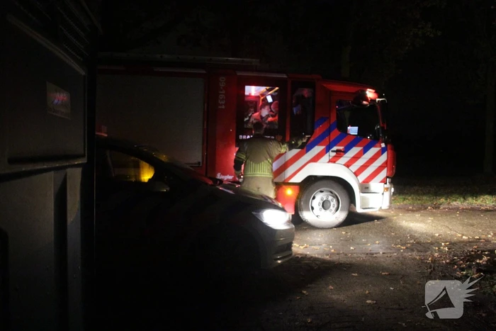Aanhouding en gewonde nadat auto over de kop slaat