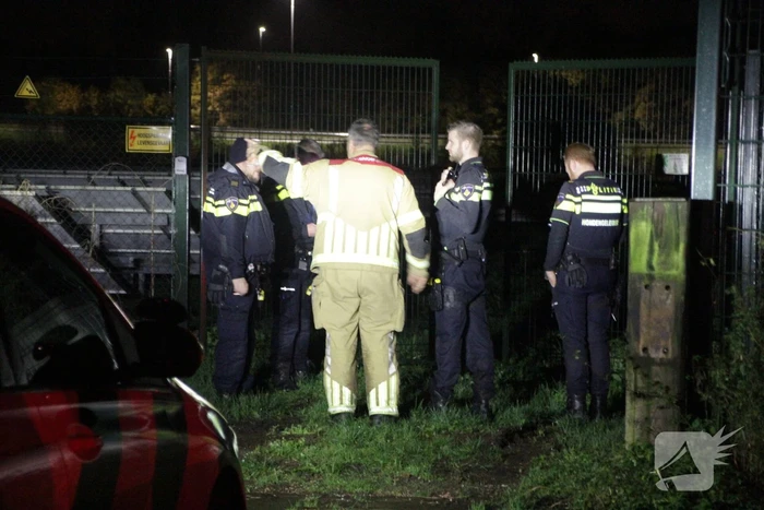 Aanhouding en gewonde nadat auto over de kop slaat