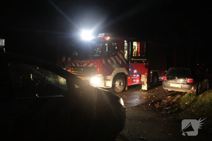 Aanhouding en gewonde nadat auto over de kop slaat