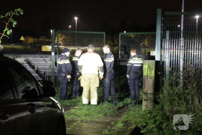 Aanhouding en gewonde nadat auto over de kop slaat