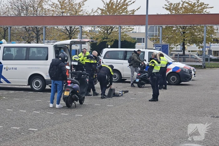 Politie houdt algemene verkeerscontrole op parkeerterrein