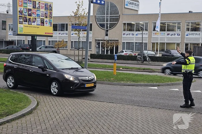 Politie houdt algemene verkeerscontrole op parkeerterrein