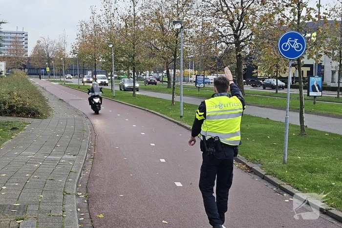 Politie houdt algemene verkeerscontrole op parkeerterrein