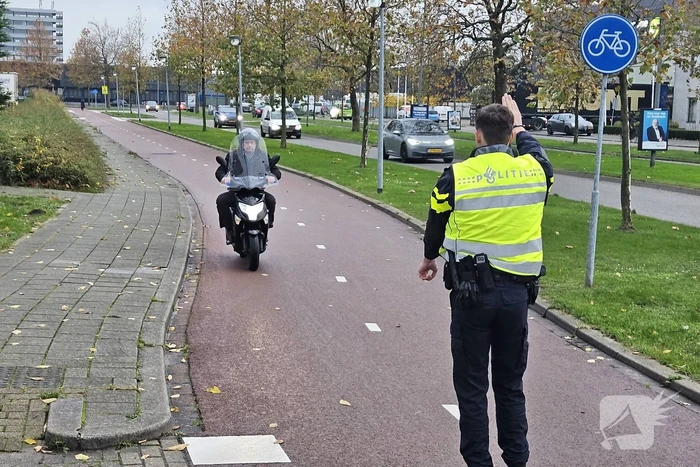 Politie houdt algemene verkeerscontrole op parkeerterrein