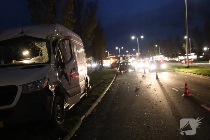 Veel schade bij frontale aanrijding